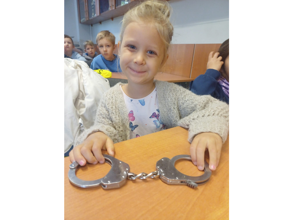 Dzieci z zerówek w Komisariacie Policji-8