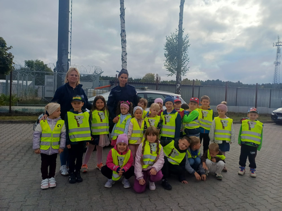 Dzieci z zerówek w Komisariacie Policji-13