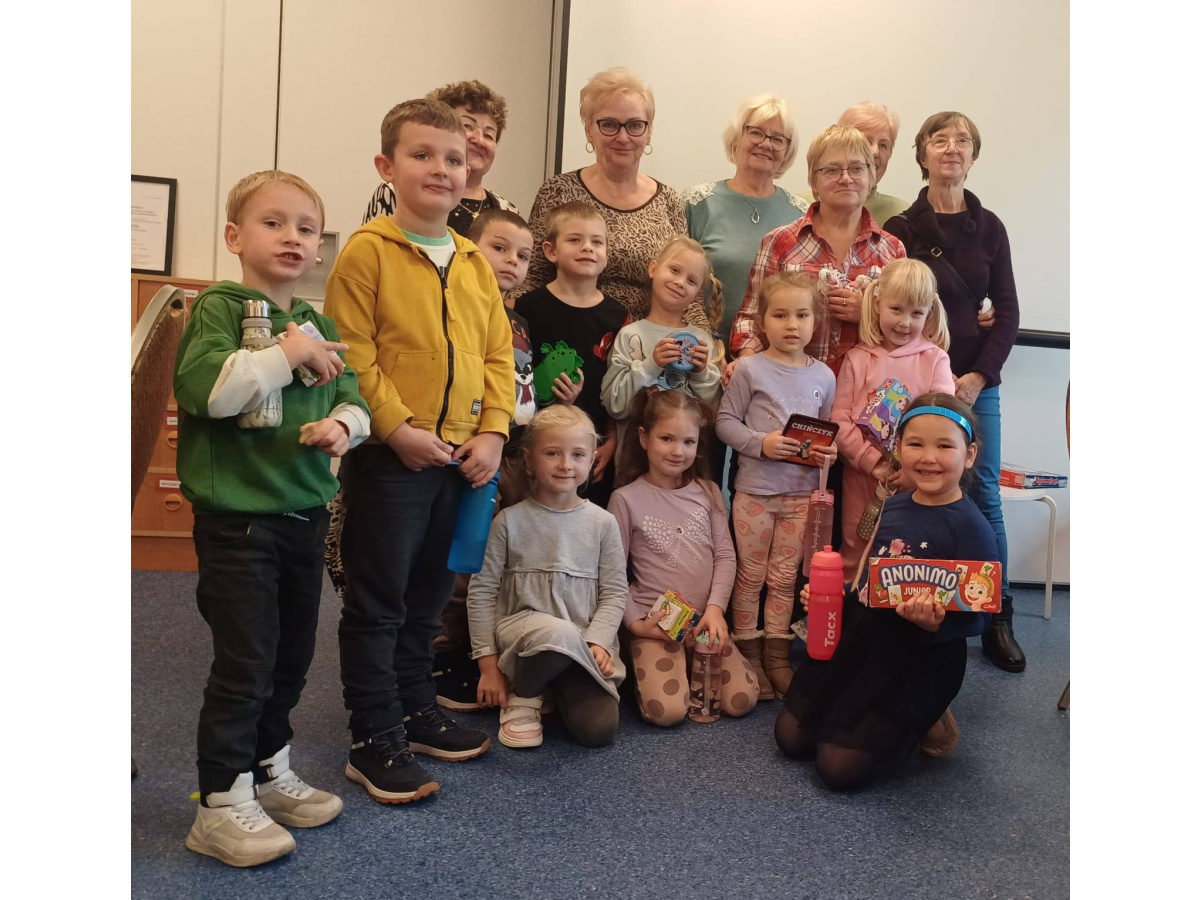 Dzieci z zeróweczki w Osiedlowym Centrum Seniora-1