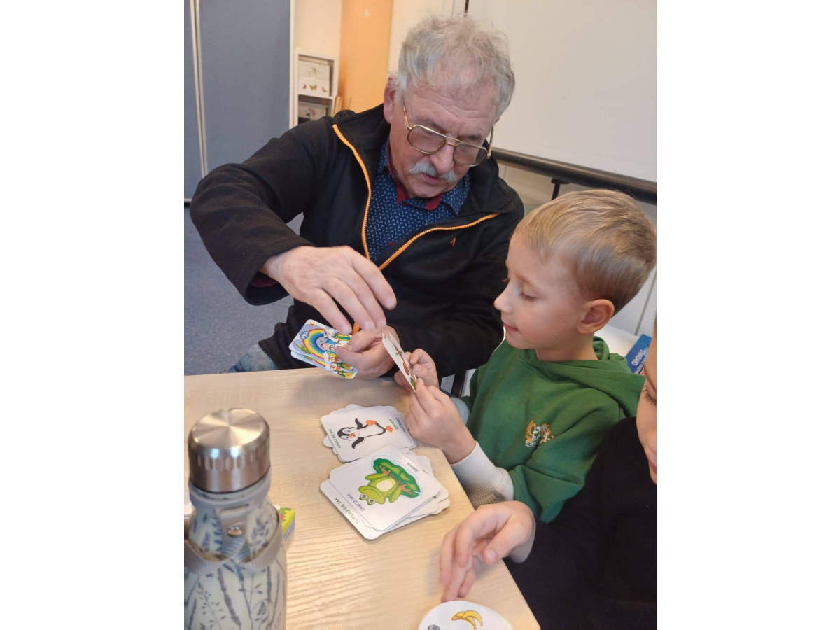 Dzieci z zeróweczki w Osiedlowym Centrum Seniora-10