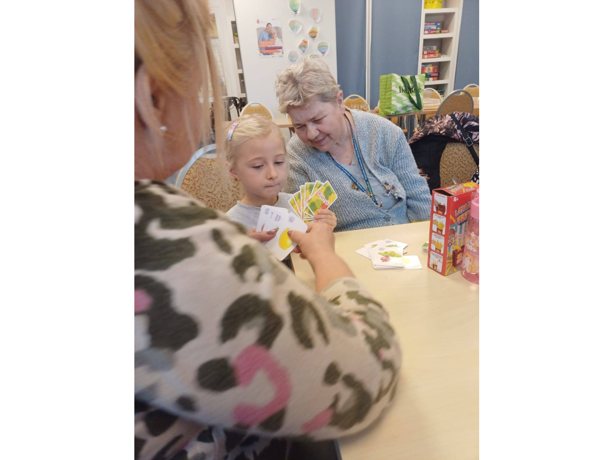 Dzieci z zeróweczki w Osiedlowym Centrum Seniora-11