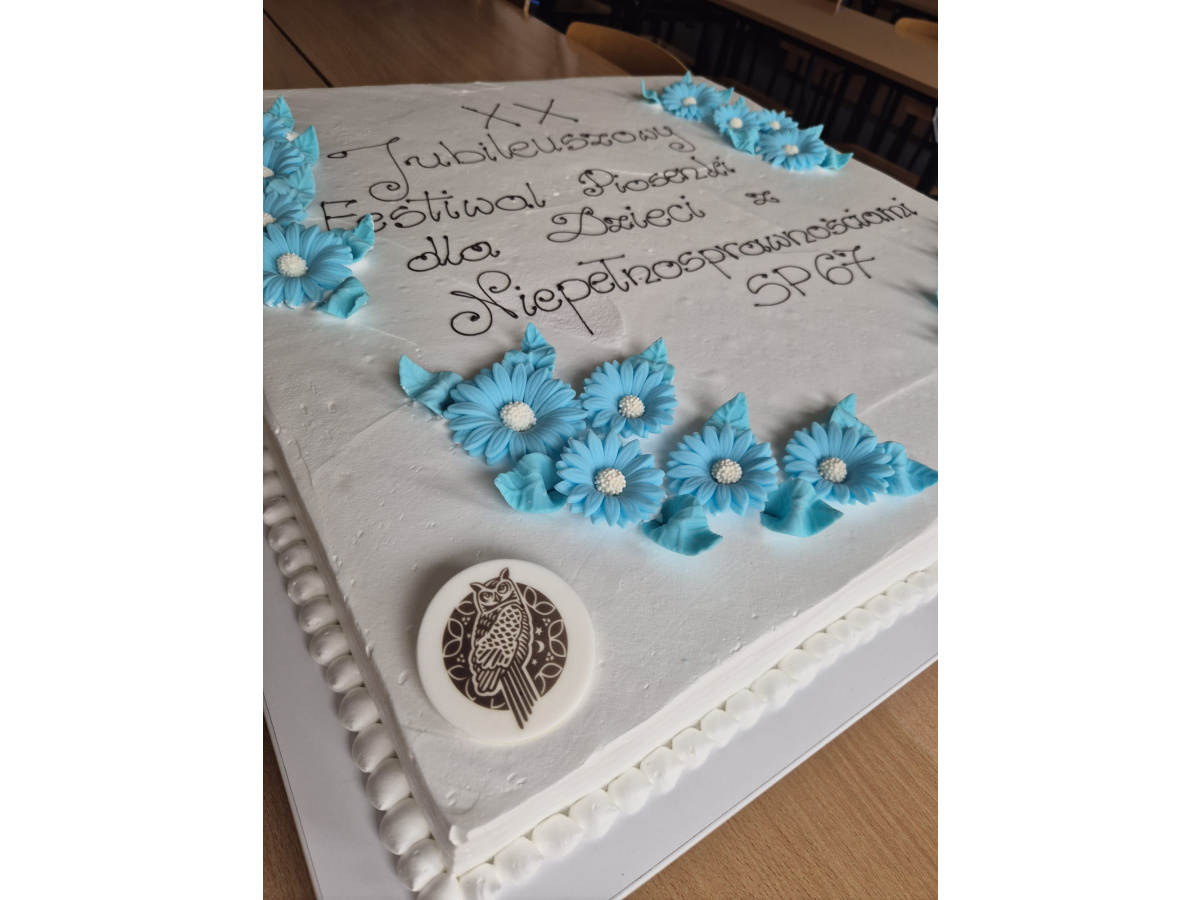 XX Jubileuszowy Festiwal Piosenki dla Dzieci z Niepełnosprawnościami-tort-2